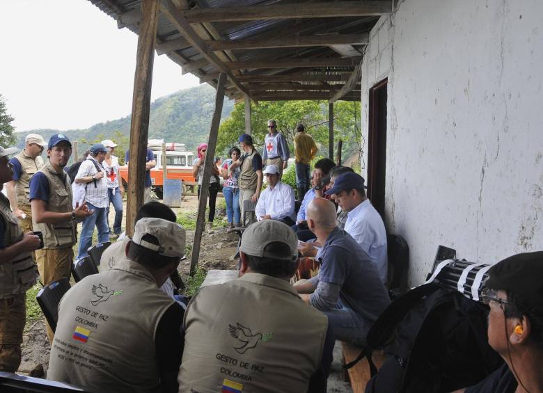 El desminado humanitario que se realiza en la vereda Orejón, en el municipio de Briceño, se encuentra este sábado y fin de semana en revisión de protocolos. FOTO CORTESÍA
