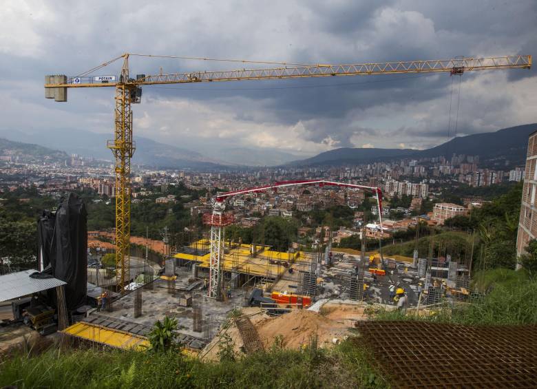 Construcciones de viviendas en las laderas del área metropolitana del sector sur. Foto: Julio César Herrera Echeverri