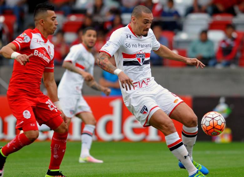 Sao Paulo avanzó a la siguiente ronda pese a perder por 3-1 con el Toluca. FOTO AFP