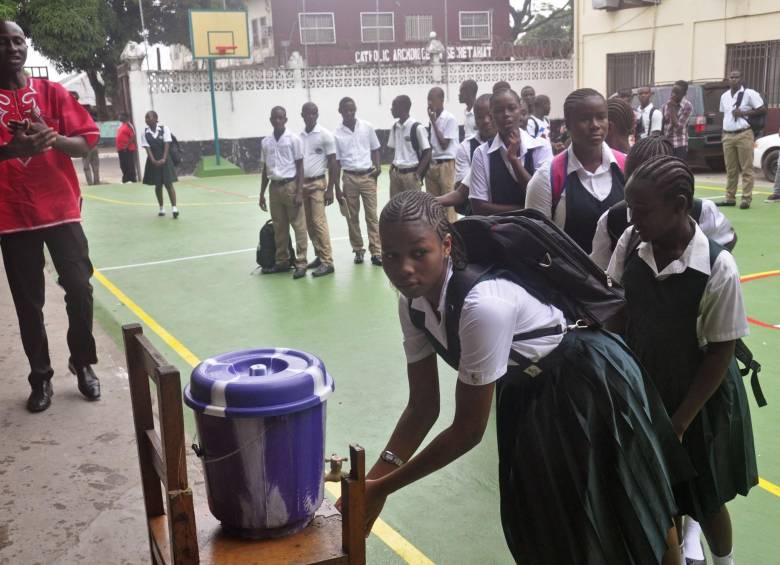  Los estudiantes de Liberia comenzaron a regresar a las aulas este lunes después de un cierre de seis meses durante la epidemia de Ébola. AP