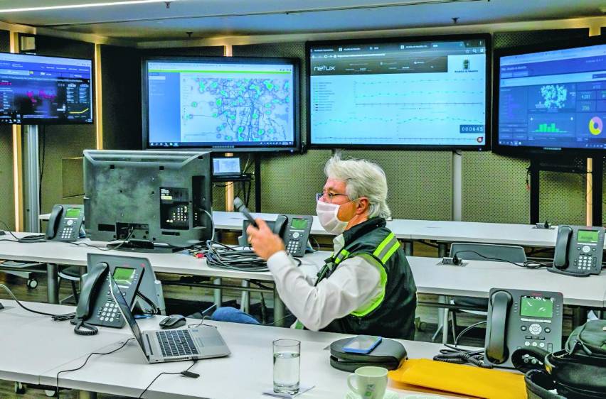 El gerente del Metro, Tomás Elejalde, coordina controles y asuntos operativos desde el PMU. FOTO Juan antonio sánchez