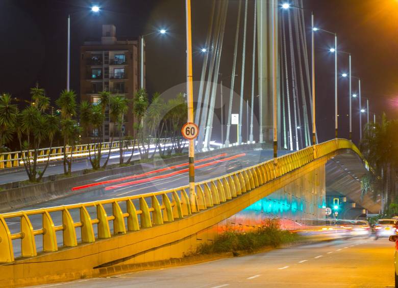 El puente Los Fundadores independiza el tráfico de Las Vegas con la Av. Simón Bolívar, en Envigado. FOTO JUAN ANTONIO SÁNCHEZ