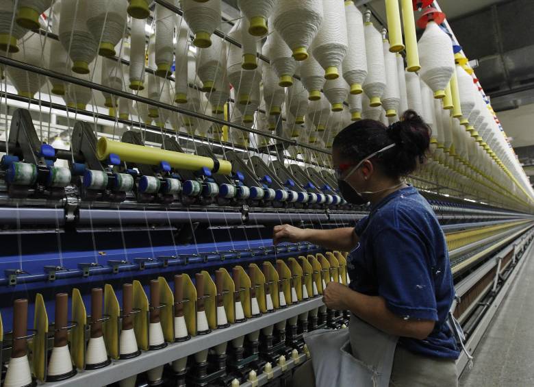 Alrededor de las grandes compañías textiles de Antioquia se ha desarrollado un “ecosistema” que tiene que ver con la confección, el diseño y la moda que alcanza a más de 20 municipios. En 2014 la inversión superó los 28 mil millones de pesos. FOTO jaime pérez.