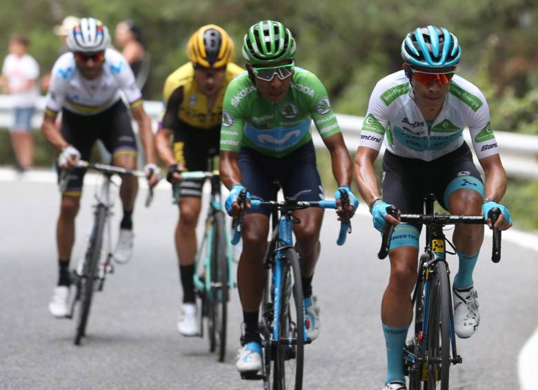 En acción los cuatro fantásticos de la presente Vuelta: adelante los colombianos López y Quintana, quienes esperan darle, al igual que Valverde, batalla a Roglic. FOTO EFE