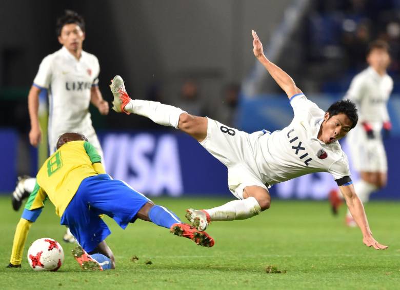 El japonés Kashima Antlers venció a su rival africano. Rueda observó el duelo. Los nipones, cautivados con el verde. FOTOS AFP y atl