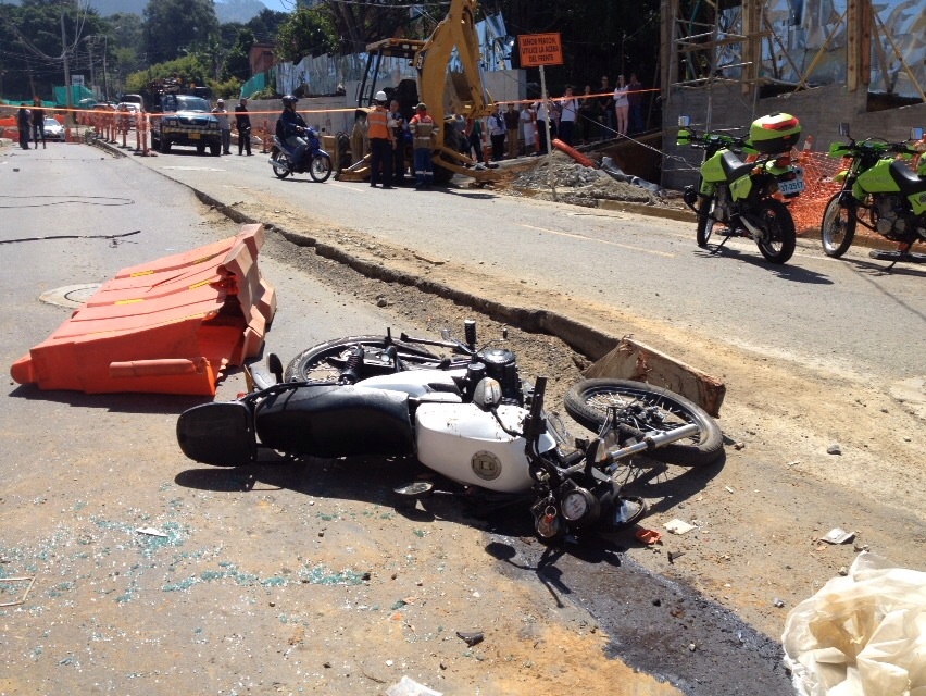Uno de los heridos del choque fue remitido a centro asistencial por urgencia vital. FOTO EDWIN BUSTAMANTE