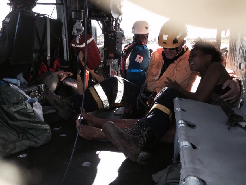 Los rescatistas indicaron que fue muy difícil el acceso de los socorristas al sitio, porque el bebé y la madre estaban en una cañada muy profunda. FOTO CORTESÍA
