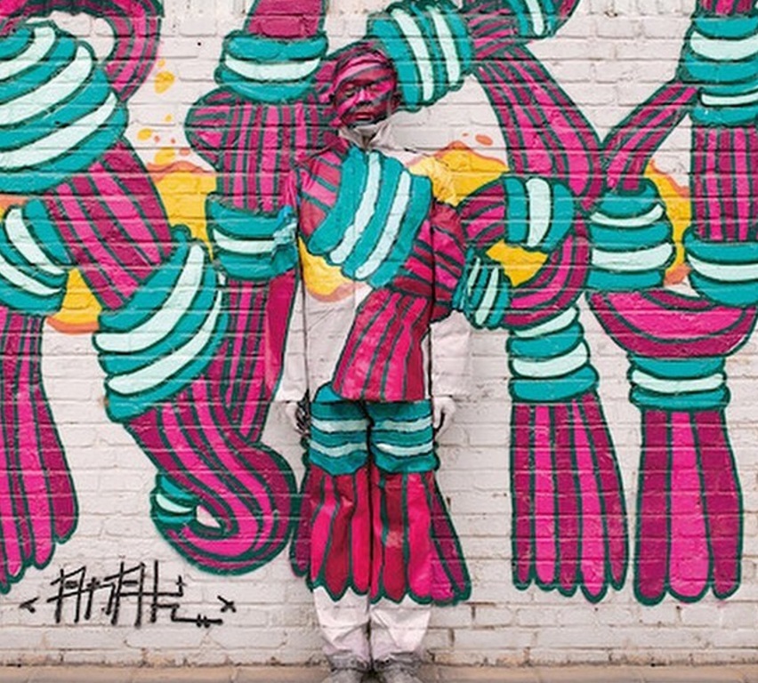Liu Bolin es un artista, escultor y fotógrafo chino que durante más de una década ha trabajado con el método de pintura de camuflarse a sí mismo para tocar temas políticos y sociales. FOTO @liubolin