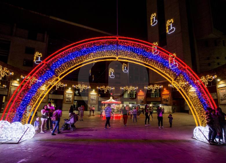 En Itagüí, las fiestas se celebran con los globos de luces