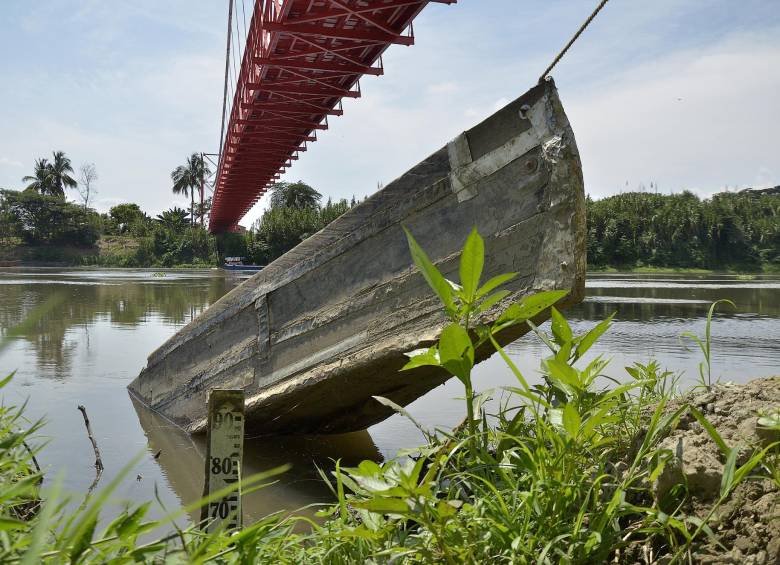 La erosión y la contaminación son constantes a lo largo del Cauca a su paso por el municipio de La Virginia. FOTO Colprensa