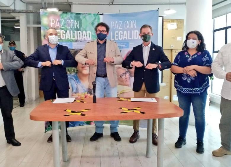 La firma de los compromisos se dio en la mañana de este miércoles. FOTO TOMADA DE @ALAPEPASTORFARC