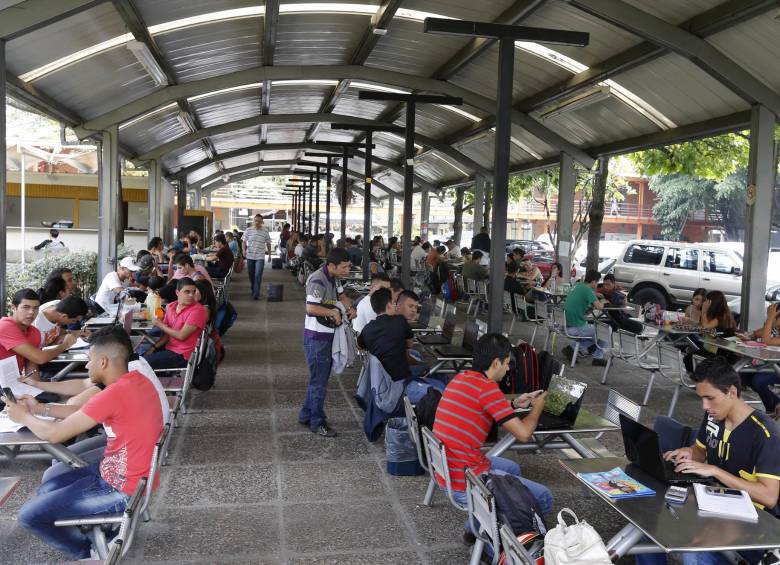 En 122 municipios hay beneficiarios de las becas de la Alianza Medellín Antioquia. Las regiones con mayor número de becarios son Oriente,Urabá y Suroeste. FOTO JUAN ANTONIO SÁNCHEZ