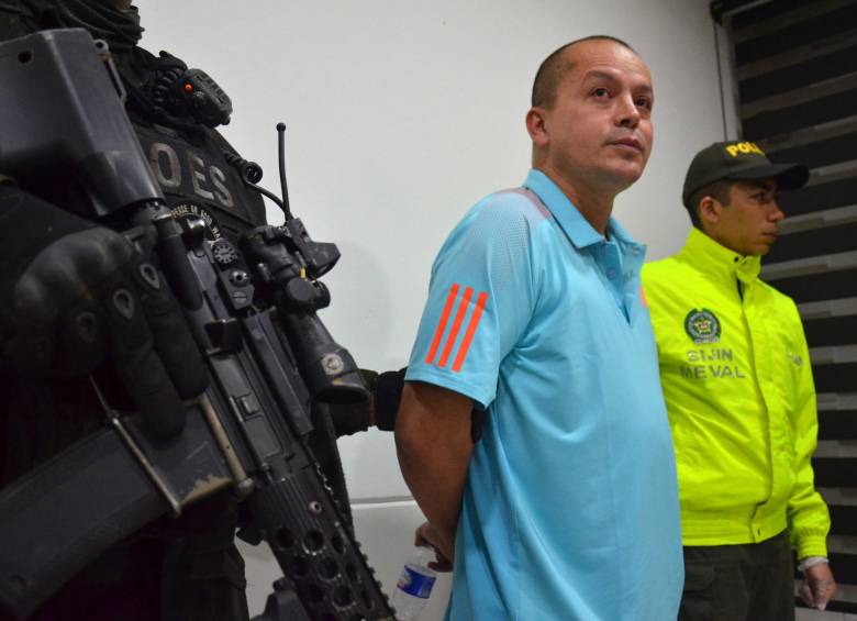Así fue presentado Elkin Triana (“el Patrón”) en su última captura en 2018. FOTO: CORTESÍA DE LA POLICÍA.
