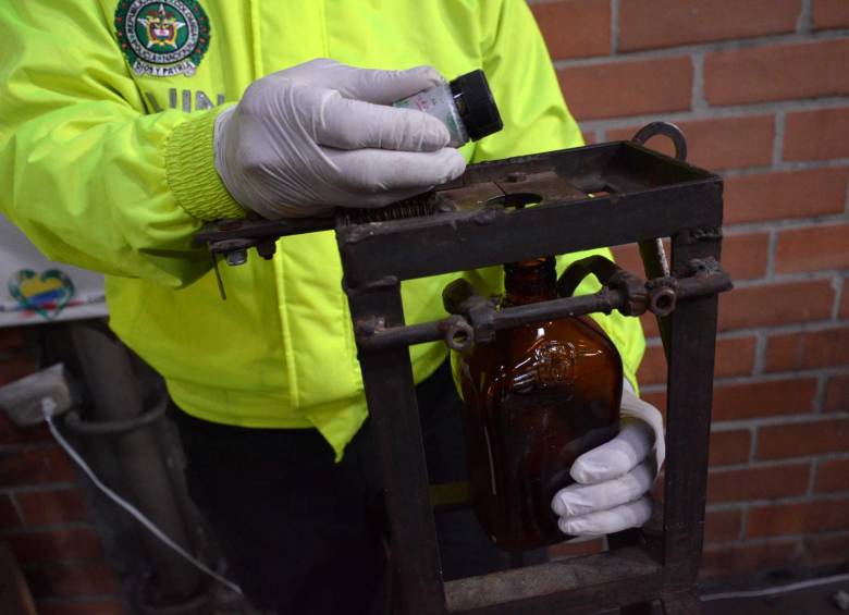 Incautan licor adulterado que sería vendido en Feria de las Flores