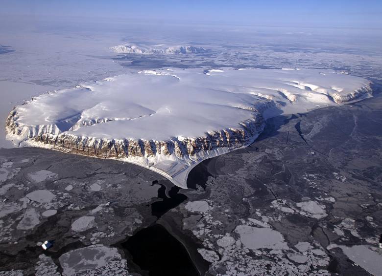 En 1998 hubo un Niño fuerte, pero en el de este año las temperaturas subieron más por la acumulación de gases de invernadero por tantos años. Deshielo en isla Saunders. FOTO Nasa/M. Studinger