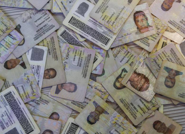 Lo único que debe hacer es presentar su cédula en los puntos habilitados por la Registraduría. FOTO ROBINSON SÁENZ.