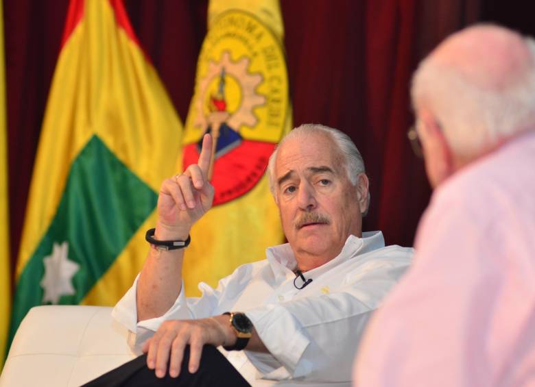 El expresidente Andrés Pastrana Arango les planteó a las Farc la necesidad de que ese grupo armado ilegal delate a los capos del narcotráfico, las rutas y sus cultivos. FOTO COLPRENSA