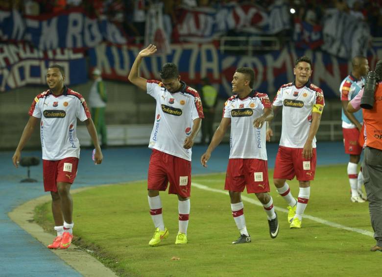 El DIM celebró con su hinchada la clasificación. 