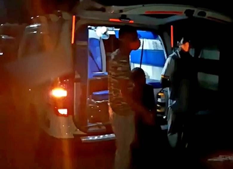 Así fue la detención de los tres hombres que alquilaron una ambulancia para que los llevara de la cárcel de Puerto Berrío a Itagüí. IMAGEN TOMADA DE VIDEO CORTESÍA DE LA POLICÍA