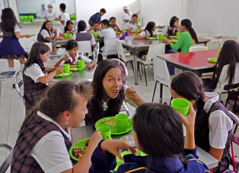 El proceso de adjudicación de los restaurantes escolares privó este año a 25.000 niños del alimento durante un mes. Concejales estarán atentos a la marcha de este programa. FOTO henry agudelo