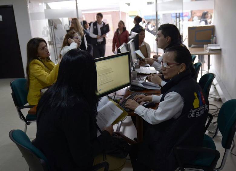 Elección en los roles del hogar durante la pandemia pudieron haber sido los causantes del aumento de la brecha laboral entre hombres y mujeres. FOTO COLPRENSA