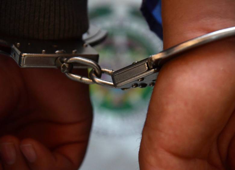 Son señalados de cobrar hasta $ 700.000 mensuales para permitir funcionamiento de mina ilegal. FOTO CORTESÍA POLICÍA