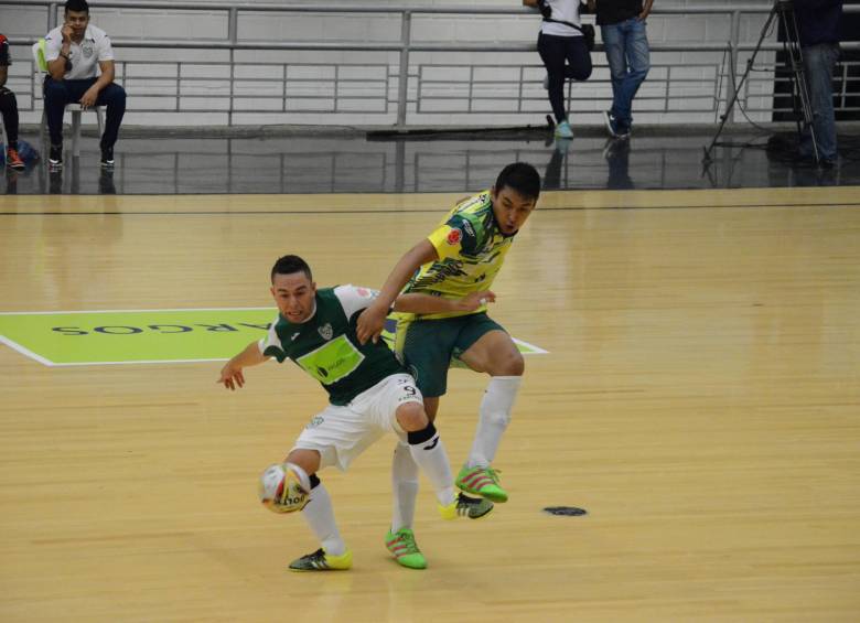 Daniel Bolívar (#9), potente en los cobros de tiros libres, espera aportar goles esta noche ante Saeta. FOTO CORTESÍA - BELLO REAL ANTIOQUIA