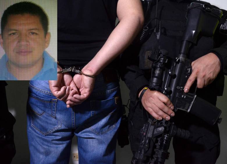En el recuadro se observa a alias “Barbosa”, un suboficial retirado de la Policía, señalado por las autoridades de trabajar para “la Oficina”. FOTO: cortesía.