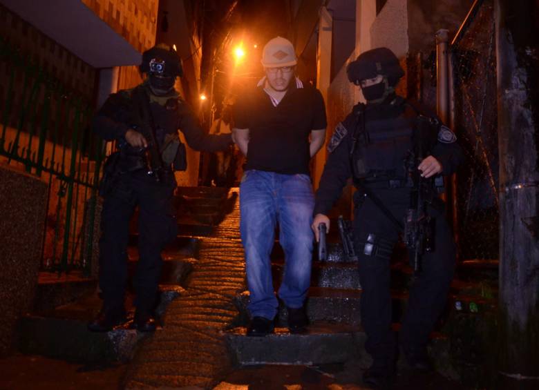 En una vivienda del barrio El Pesebre, de la comuna 13, cayó alias “el Diablo”, de quien no se ha revelado la identidad. Se le acusa de varios homicidios y de librar una disputa criminal. FOTO cortesía