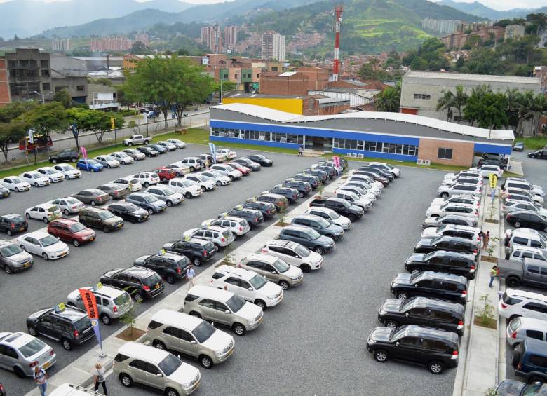 El concesionario es el que tiene mayor exhibición de carros usados en un solo lugar, con cerca de 130 unidades.