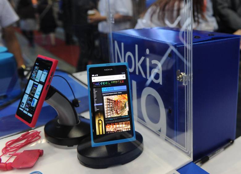 Nokia no va a fabricar los dispositivos. HMD, dirigida por un grupo de ex ejecutivos de Nokia y Microsoft, los producirá bajo la marca Nokia. FOTO AFP
