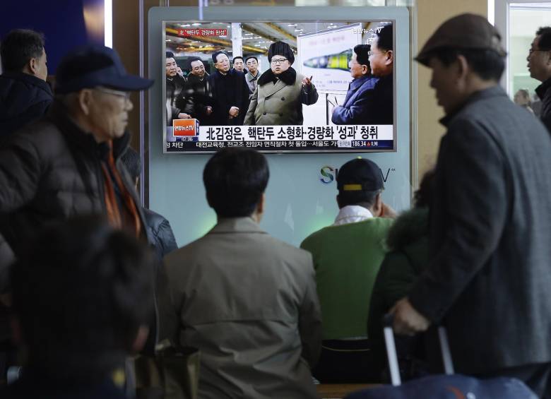 El líder de Corea del Norte, Kim Jong Un, dijo que el país miniaturizó ojivas nucleares para montarlas en misiles balísticos. FOTO REUTERS