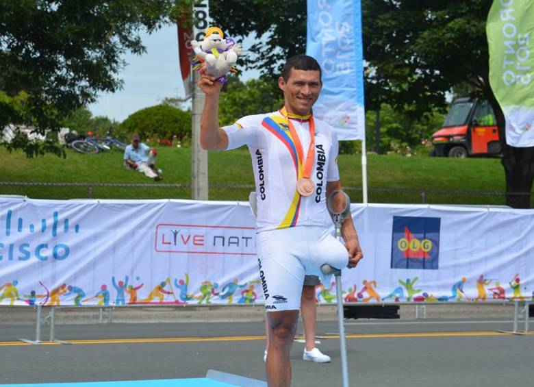 Álvaro Galvis Becerra (izquierda), Brayan Urbano y Nélson Crispín son algunos de los colombianos que han subido al podio en el torneo en Canadá. FOTOs cortesía COC