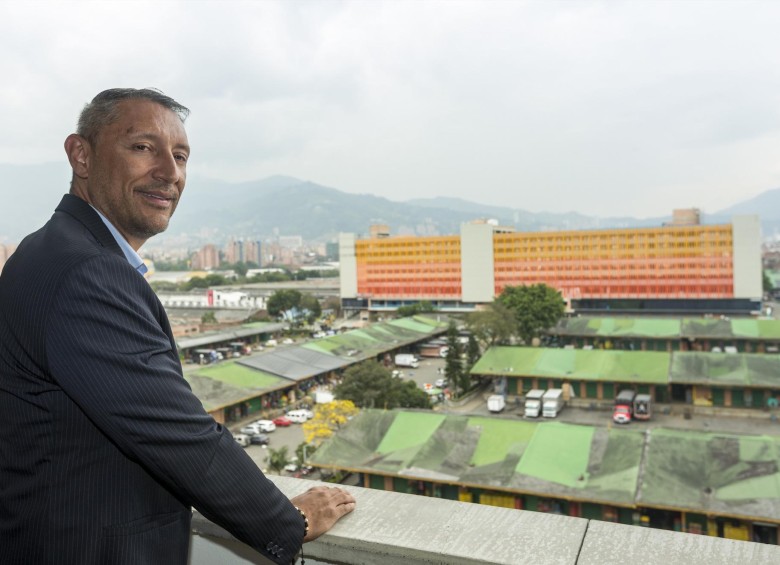 Juan Orlando Toro Escobar, gerente de la Central Mayorista de Antioquia, explicó que este año la prioridad será poner en operación el bloque Naranja (al fondo en la imagen). FOTO Camilo Suárez