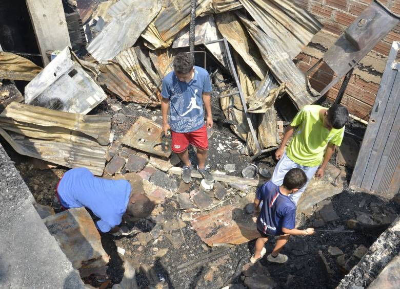 226 damnificados por el incendio pasaron la noche con sus vecinos