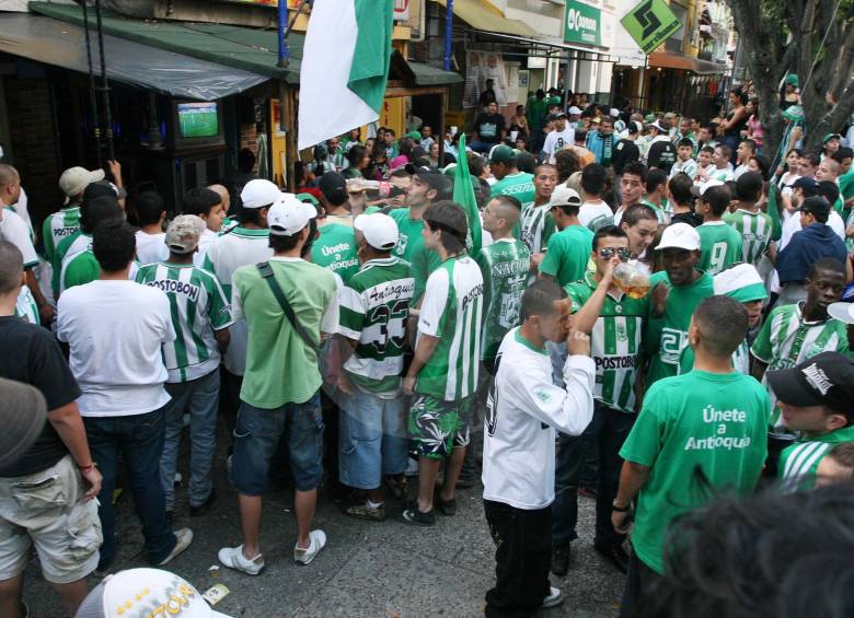 La carrera 70 es tradicionalmente punto de encuentro de hinchas de Nacional. FOTO Róbinson Sáenz
