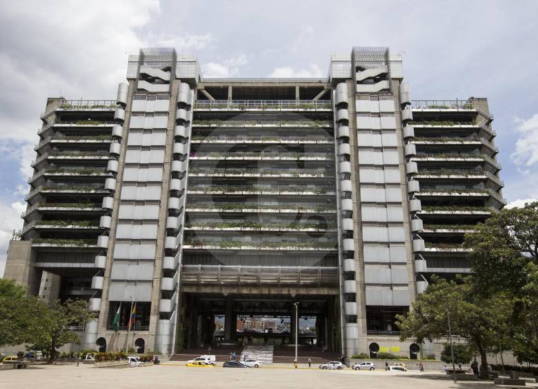 Edificio de EPM en Medellín. FOTO JAIME PÉREZ MUNÉVAR