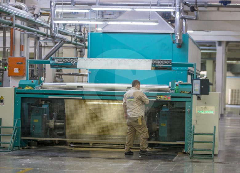Las producción de hilaturas, tejidos y acabado de productos textiles creció 8,9 % a junio. Foto: Juan Antonio Sánchez.