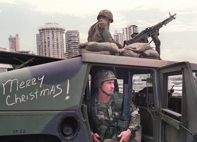 Imagen de archivo de las tropas estadounidenses celebrando Navidad durante la invasión en Ciudad de Panamá. FOTO: AFP