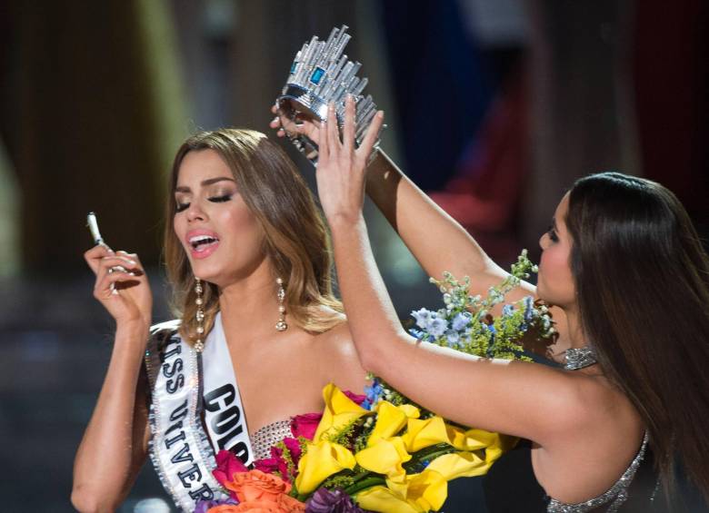 El error del presentador Steve Harvey generó polémica y todo tipo de suspicacias en redes sociales. FOTO AFP