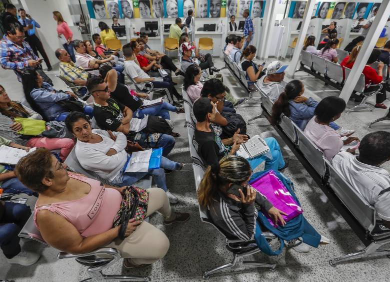 Los usuarios de la EPS Medimás llevan años quejándose de la mala atención para recibir medicamentos adecuados y la tardanza en la asignación de citas. FOTO RÓBINSON SAENZ-CIP