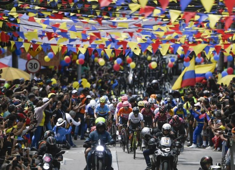 Las seis etapas de la prueba tuvieron un amplio acompañamiento de la afición. Incluso, en varias poblaciones por las que pasó la caravana se decretó día cívico para que los lugareños salieran a alentar a los ciclistas. FOTO AFP