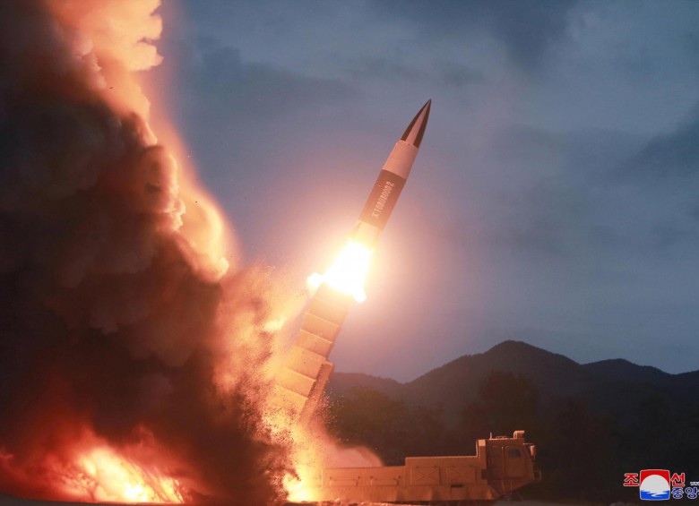 Una foto de la Agencia de Noticias Central de Corea del Norte que muestra el quinto lanzamiento de misiles en dos semanas,. Foto: Efe