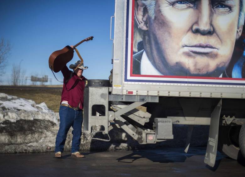 Trump se fortalece entre los votantes republicanos más conservadores, que lo idealizan de distintas formas. 