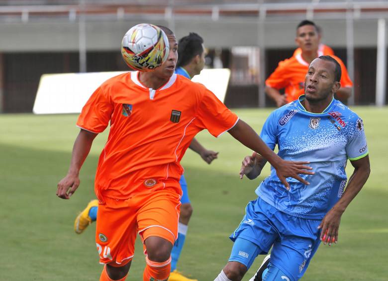 Duván Vergara (24) le generó, con Envigado, muchos problemas ayer a la zaga de Jaguares. FOTO juan antonio sánchez