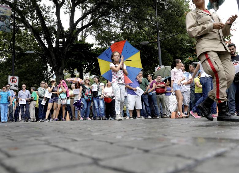 Por primera vez en una jornada electoral en Venezuela, la frontera con Colombia permaneció abierta durante todo el día. FOTO Reuters