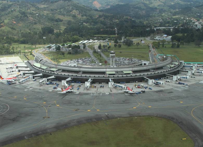 El Ministerio de Comercio impulsa un plan integral del aeropuerto de Rionegro y la región aeroportuaria con fortalecimiento y desarrollo de capacidades en industria aeronáutica. Foto Archivo