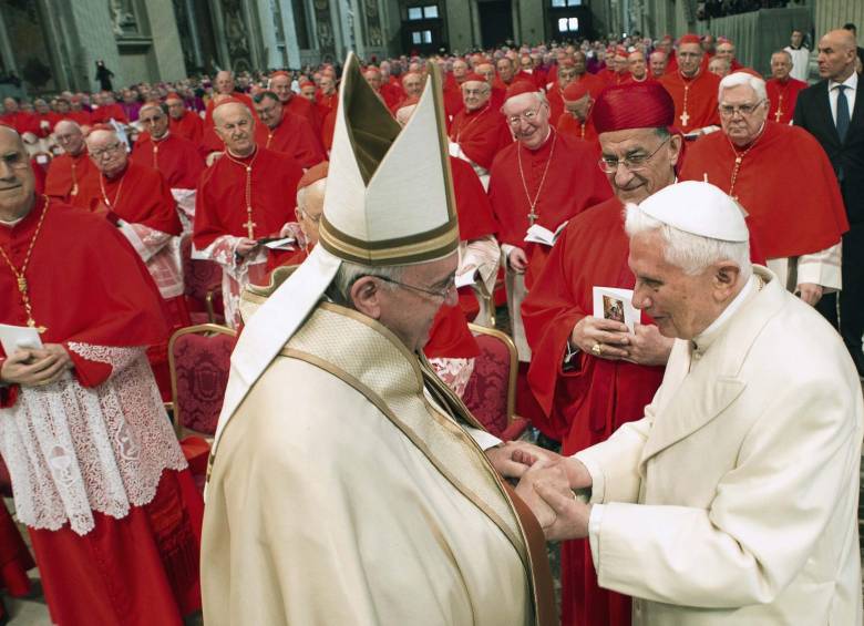 El papa emérito Benedicto XVI participó de la ceremonia. FOTO Reuters