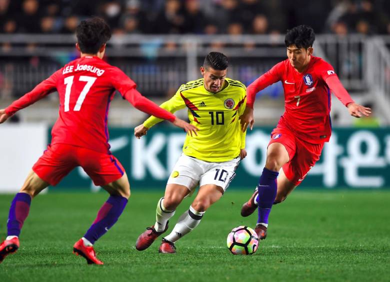 Ambos futbolistas se perderán el partido del próximo martes ante China. FOTO AFP