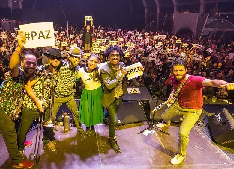 Un sencillo y emotivo acto por la paz de Colombia cerro el concierto de Puerto Candelaria en Womex. FOTO Colprensa - Womex - Yannis Psathas